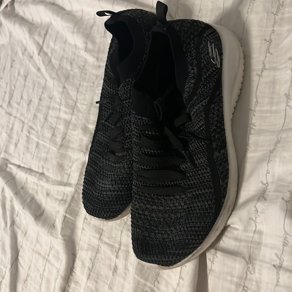 Sketcher memory foam tennis shoes